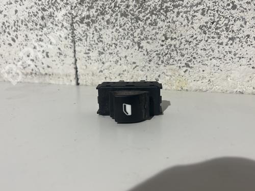 Used Right front window switch CITROËN C4 CACTUS 1.2 VTi 82 (82 hp) 31376411