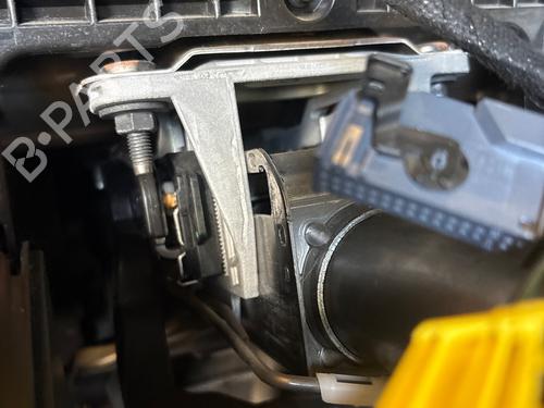 Used Steering column Steering column 38473248 38473248