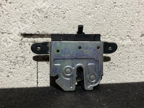Used Tailgate lock OPEL CORSA E (X15) 1.4 Turbo (08, 68) (101 hp) 21866039