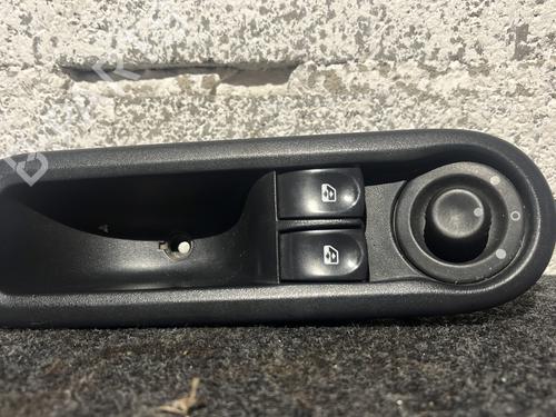Used Left front window switch RENAULT CLIO III Grandtour (KR0/1_) 1.5 dCi (KR0F) (86 hp) 30396966