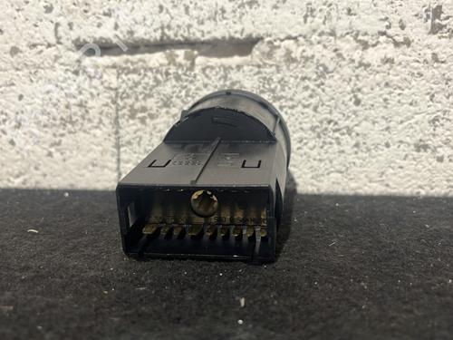Headlight switch VW BEETLE (5C1, 5C2) 1.4 TSI | BP26598778I24 - Image 2