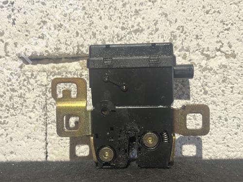 Bakluke lås MINI MINI (R50, R53) One D (75 hp) 28099323