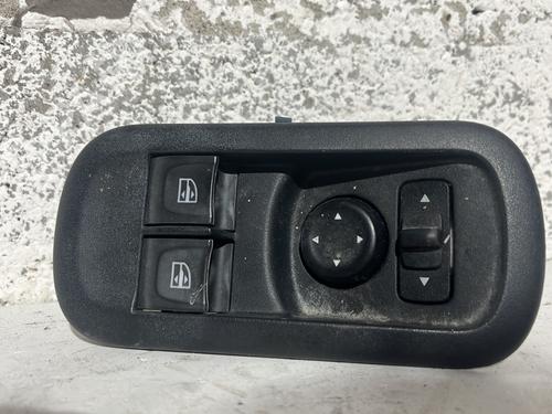 Used Left front window switch NISSAN NV400 Van (X62, X62B) dCi 135 (136 hp) 32086925