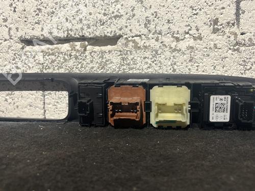 Used Left front window switch Left front window switch RENAULT CAPTUR I (J5_, H5_) 0.9 TCe 90 (90 hp) 27987723 27987723