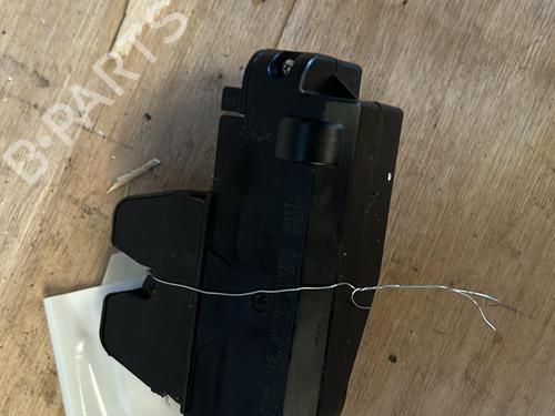 Used Tailgate lock PEUGEOT 1007 (KM_) 1.4 HDi (68 hp) 21863501