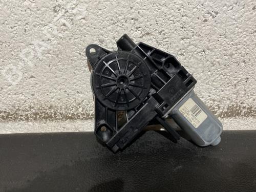 Used Right front window motor Right front window motor VOLVO V40 Hatchback (525) D2 (120 hp) 21864899 21864899