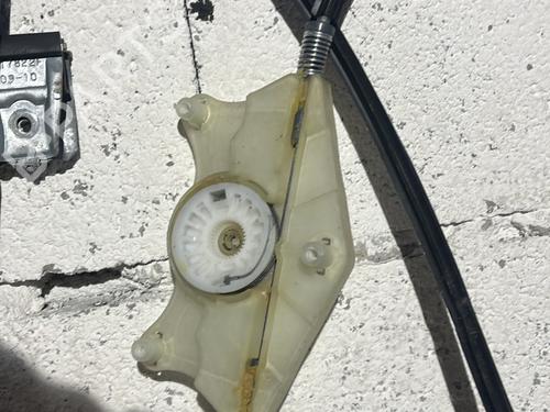 Used Front right window mechanism Front right window mechanism VW TOURAN (1T3) 1.6 TDI (105 hp) 32979487 32979487