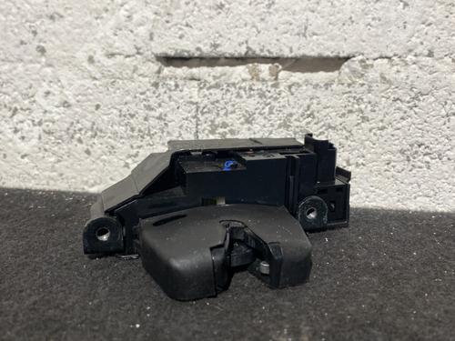 tailgate-lock-citroen-c3-aircross-ii-2r_-2c_-2017-33413321 main image