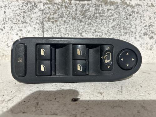 Used Left front window switch Left front window switch 38485672 38485672
