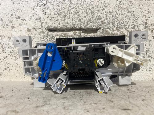 Used Climate control Climate control 37683907 37683907