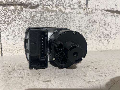 Headlight switch AUDI A1 (8X1, 8XK) 2.0 TDI | BP38034609I24 - Image 2
