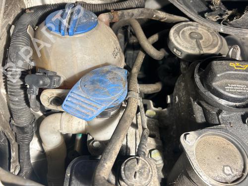 Used Windscreen washer tank Windscreen washer tank SKODA OCTAVIA II Combi (1Z5) 1.6 FSI (115 hp) 39979675 39979675