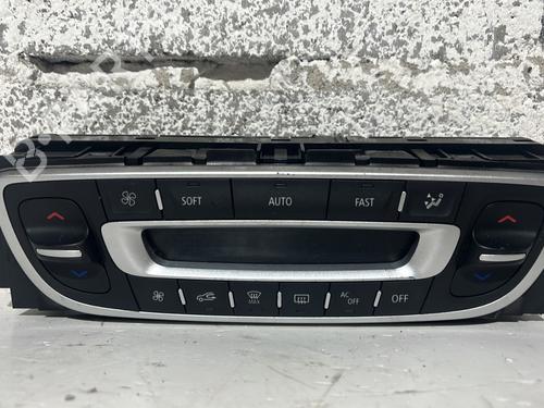 Used Climate control RENAULT MEGANE III Hatchback (BZ0/1_, B3_) 1.9 dCi (BZ0N, BZ0J) (131 hp) 32133757