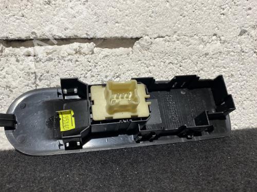 right-front-window-switch-renault-clio-iv-bh_-2012-2013-2014-2015-2016-2017-2018-2019-2020-2021-25275730 main image