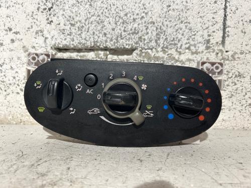 Used Climate control Climate control DACIA SANDERO 1.6 (BS0D, BS0B, BS0F, BS0H) (87 hp) 40444195 40444195