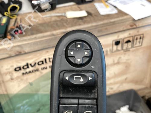 Used Left front window switch Left front window switch PEUGEOT 308 I (4A_, 4C_) 1.6 HDi (112 hp) 21860668 21860668