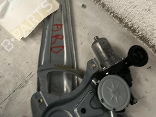 Rudehejsemotor bagstkærm højre TOYOTA YARIS (_P13_) 1.5 (NSP131_) (112 hp) 21863253