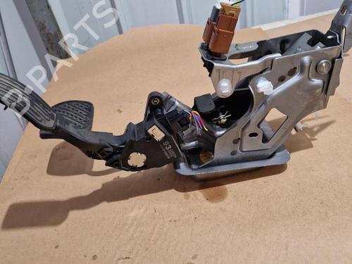 Used Pedal NISSAN NOTE (E12) 1.2 DIG-S (98 hp) 21861589