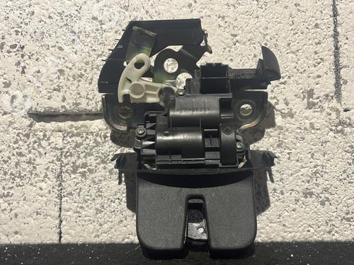 Used Tailgate lock SKODA FABIA III (NJ3) 1.0 (60 hp) 28117351