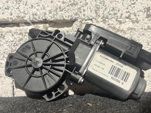 Used Right rear window motor KIA CEE'D SW (ED) 1.6 CRDi 115 (115 hp) 31019228