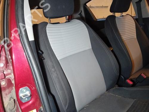 Used Right front seat TOYOTA YARIS (_P13_) 1.5 (NSP131_) (112 hp) 20861823