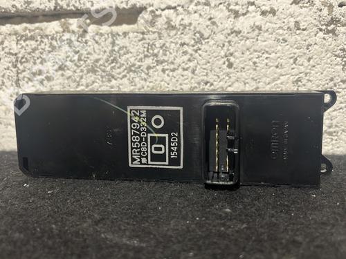 left-front-window-switch-peugeot-ion-2010-26237094 main image