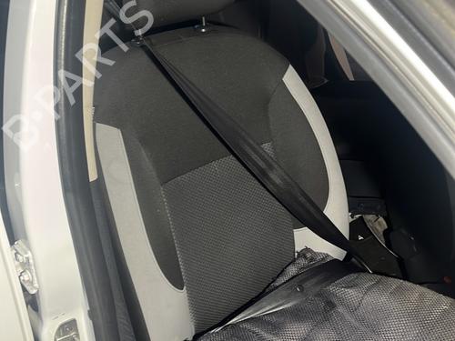 front-right-seatbelt-dacia-sandero-ii-2012-32320694 main image
