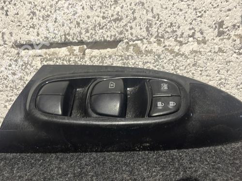 Used Left front window switch NISSAN JUKE (F15) 1.5 dCi (110 hp) 30303072
