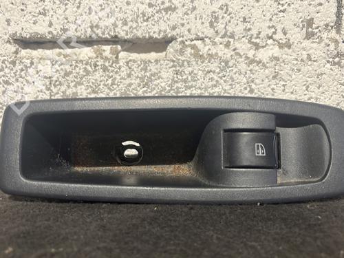 Used Right rear window switch RENAULT KOLEOS I (HY_) 2.0 dCi 4x4 (HY0K) (150 hp) 28354626