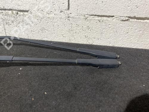 Front windshield wiper arm BMW 1 (E87) 118 i | BP22519918C143 