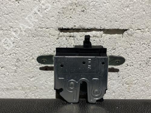 Used Tailgate lock OPEL CORSA E (X15) 1.4 (08, 68) (90 hp) 21865266
