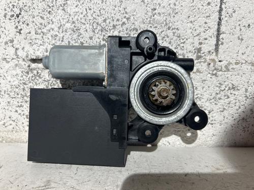 Left front window motor VOLVO C30 (533) D5 | BP38737786E21 - Image 2