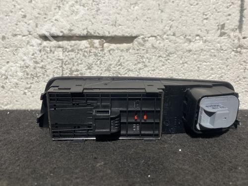 Used Left front window switch Left front window switch AUDI A1 Sportback (8XA, 8XF) 1.0 TFSI (95 hp) 23984832 23984832