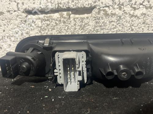 Left front window switch RENAULT CLIO III (BR0/1, CR0/1) 1.2 16V Hi-Flex (BR1U, CR1U) | BP29428681I27 