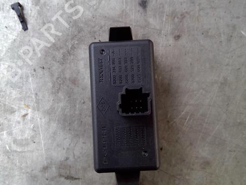 Used Warning switch RENAULT MEGANE III Hatchback (BZ0/1_, B3_) 1.5 dCi (BZ0C) (90 hp) 21859533