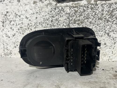 Used Left front window switch Left front window switch RENAULT KANGOO BE BOP (KW0/1_) [2009-2026] 33564033 33564033
