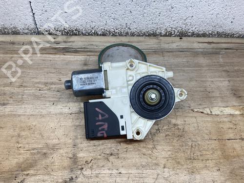 Rudehejsemotor bagstkærm højre RENAULT MEGANE III Grandtour (KZ0/1) 1.5 dCi (KZ09, KZ0D, KZ1G, KZ29, KZ14, KZ1W, KZ10, KZ1F,... (110 hp) 21863739