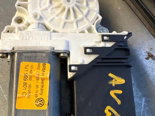 Used Left front window motor Left front window motor VW GOLF IV Variant (1J5) 1.6 (101 hp) 39937633 39937633