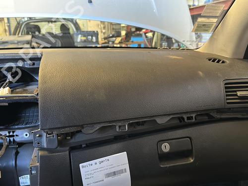 Tablier TOYOTA AVENSIS Estate (_T25_) 2.2 D-CAT (ADT251_, ADT251R) (177 hp) 21863542