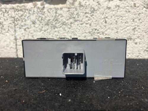 Used Left front window switch Left front window switch VW POLO V (6R1, 6C1) 1.4 TDI (75 hp) 25924041 25924041