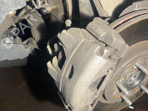 Used Right front brake caliper Right front brake caliper JAGUAR XF I (X250) 2.7 D (207 hp) 36333855 36333855