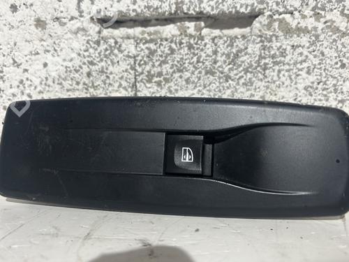 right-front-window-switch-renault-megane-iii-hatchback-bz01_-b3_-2008-32133780 main image