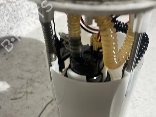 Used Fuel pump Fuel pump RENAULT MEGANE III Hatchback (BZ0/1_, B3_) 1.6 dCi (BZ00, BZ12, BZ13) (130 hp) 33021057 33021057