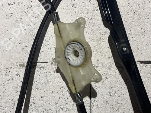 Used Front left window mechanism Front left window mechanism VW TOURAN (1T3) 1.6 TDI (105 hp) 32979488 32979488