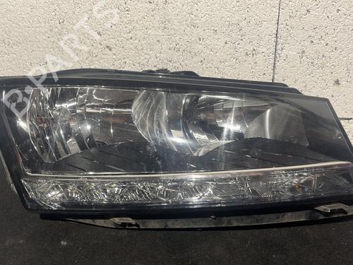 Used Right headlight SKODA FABIA III (NJ3) 1.0 (60 hp) 28117324