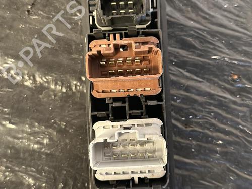 switch-renault-espace-iv-jk01_-2002-25844361 main image