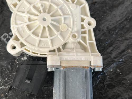 Right front window motor BMW 5 (E60) 525 d | BP25844488E20