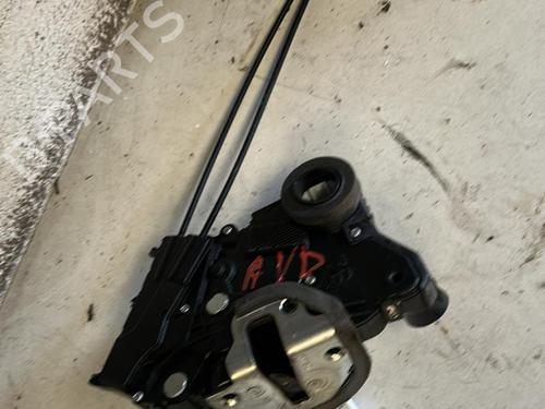 Used Front right lock TOYOTA YARIS (_P9_) 1.4 D-4D (NLP90_, NLP90R) (90 hp) 21863068