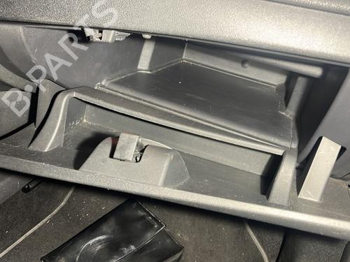 Used Glove box Glove box RENAULT MEGANE III Hatchback (BZ0/1_, B3_) 1.9 dCi (BZ0N, BZ0J) (131 hp) 32133751 32133751