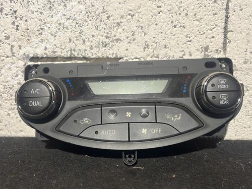 Used Climate control TOYOTA YARIS (_P13_) 1.5 Hybrid (NHP130_, NHP130) (101 hp) 27319182